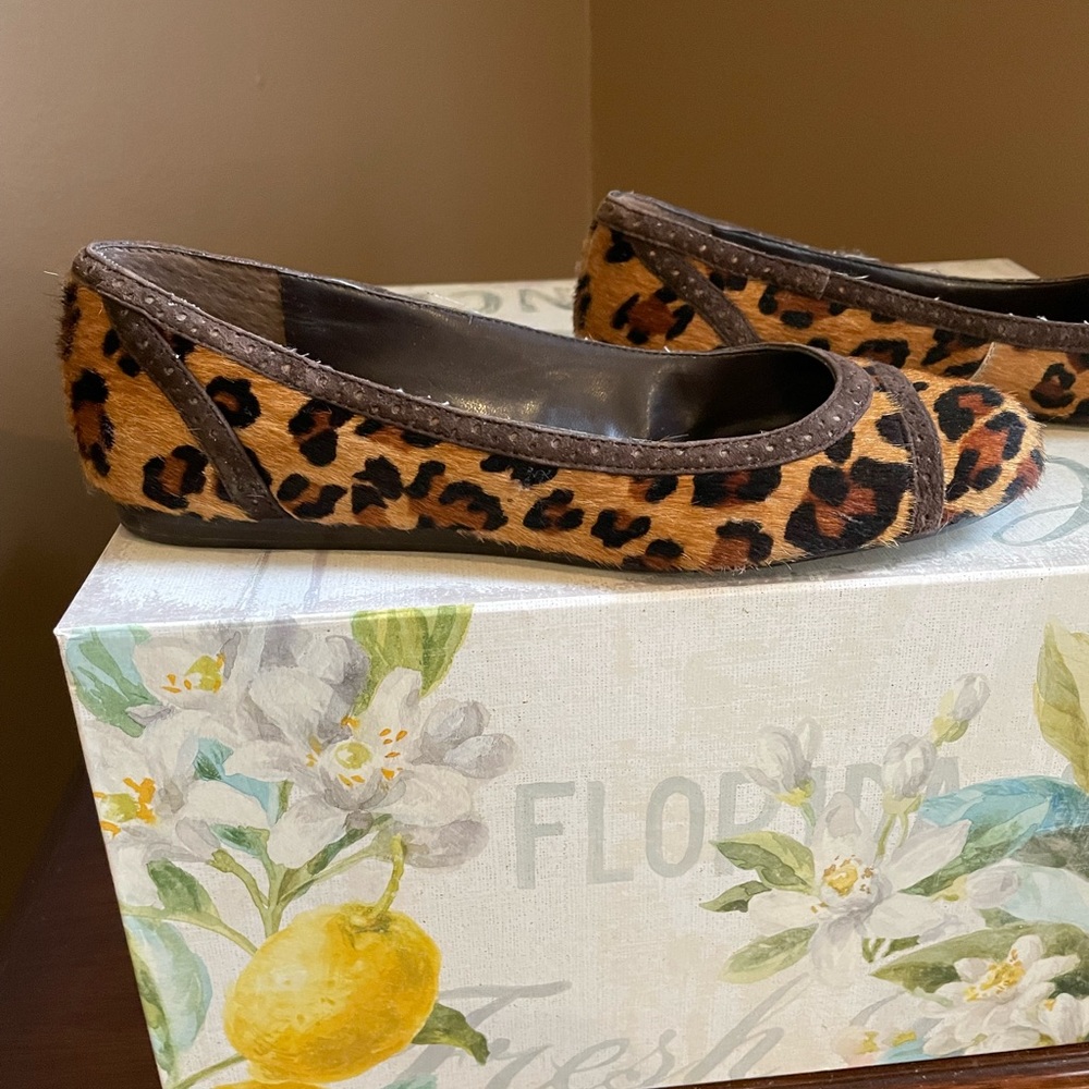 Lauren Animal print flats. Size 6 - Picture 2 of 4